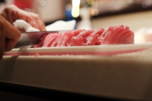 cutting tuna